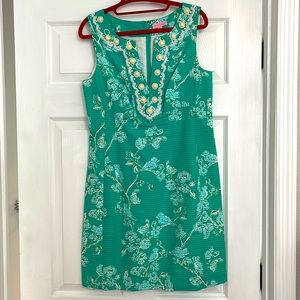 Lily Pulitzer size 8 Birds and Bees dress, note one detaching button, easy fix!